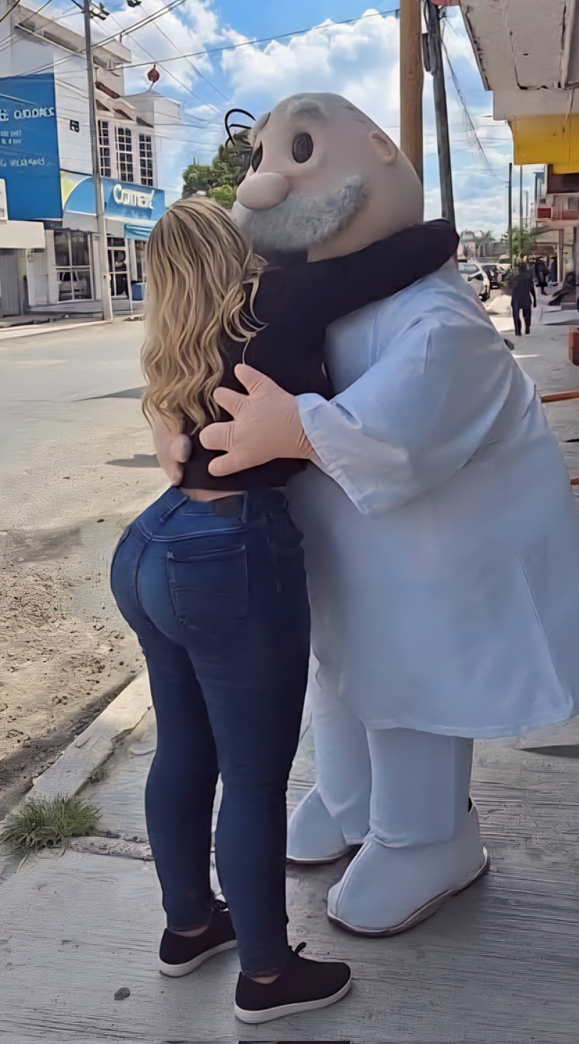 EAA4AA9E7ADB12DE